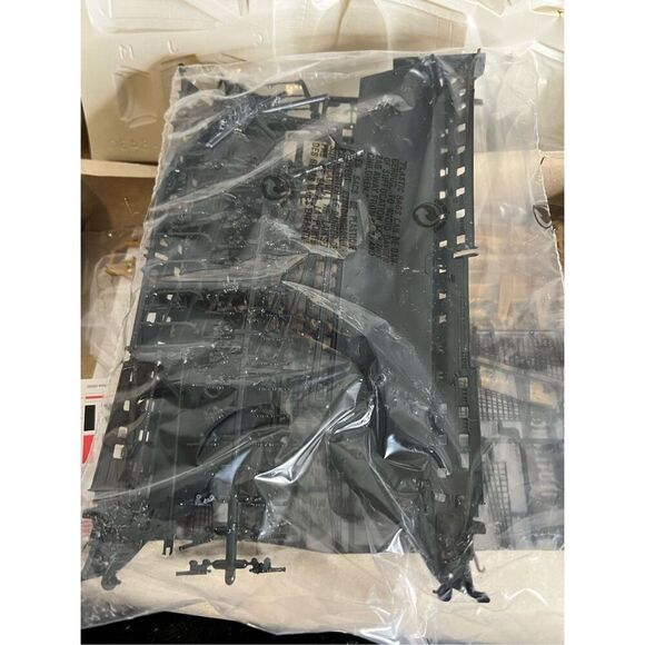 U.S.S. Constitution "Old Ironsides" Model Kit By Revell 85-5404  New Open Box - Picture 5 of 10